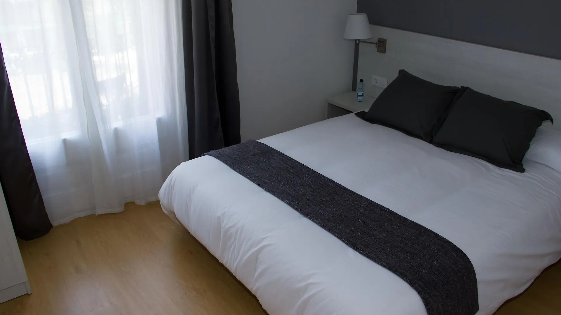 Hostalin Barcelona Diputacion Guest house