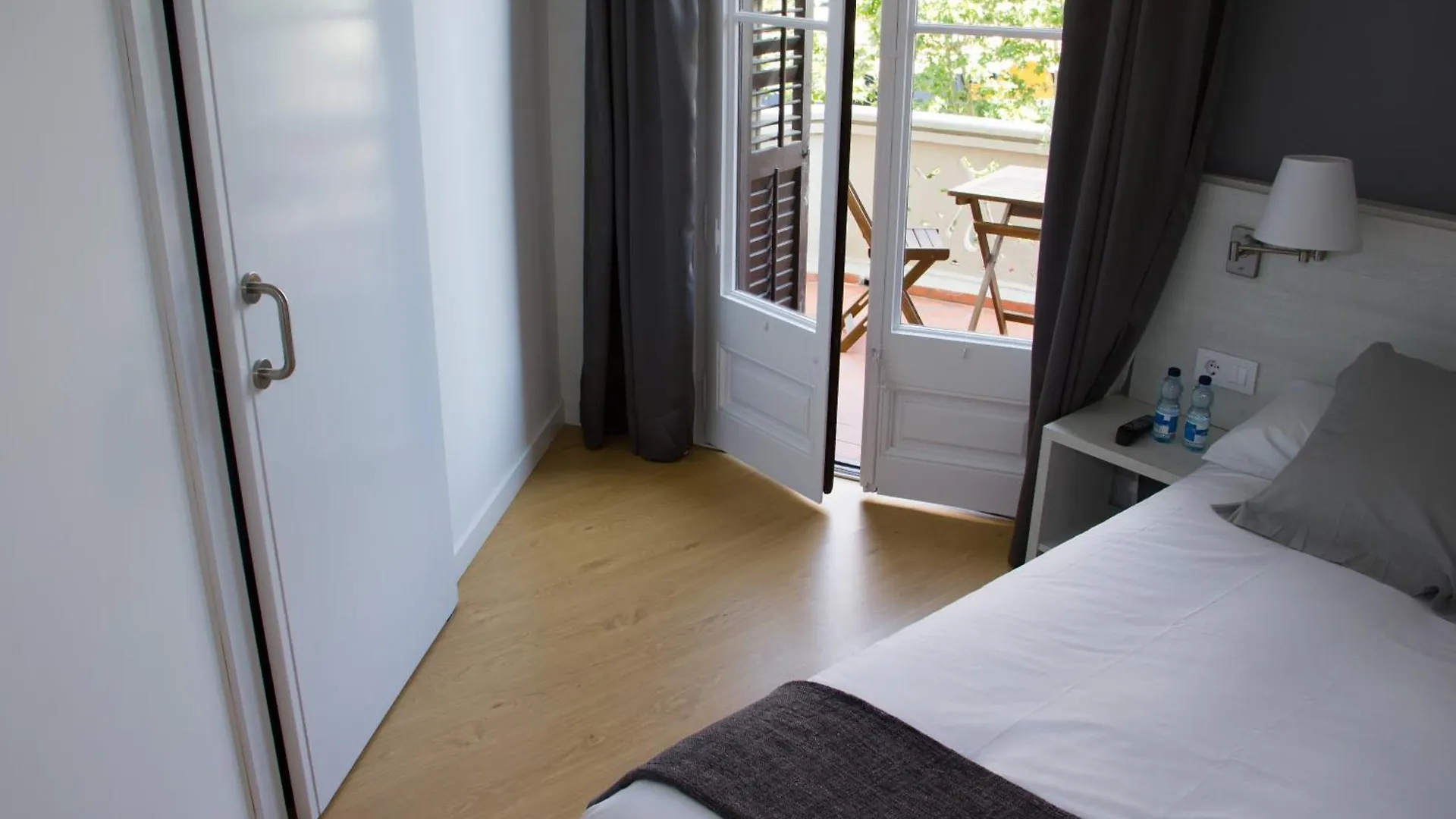 ** Guest house Hostalin Barcelona Diputacion Spain