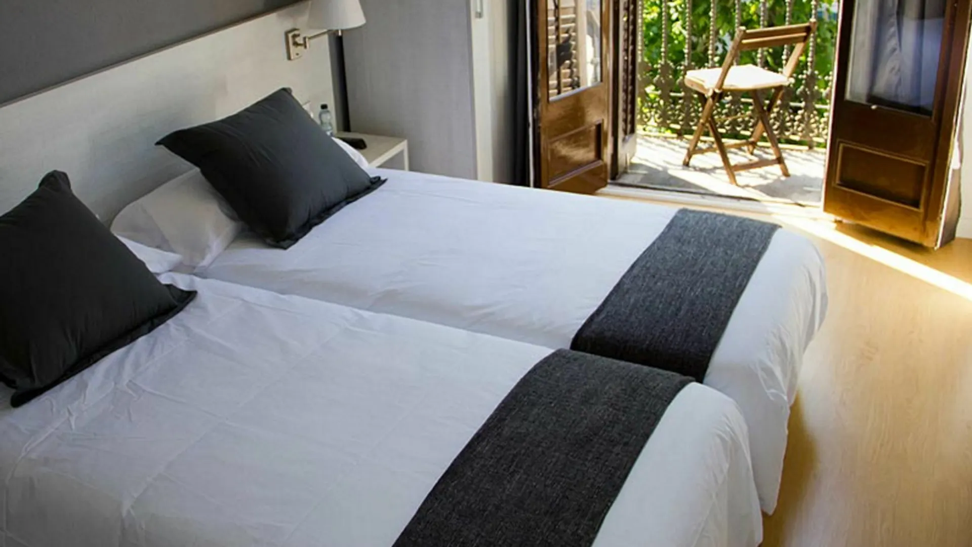 ** Guest house Hostalin Barcelona Diputacion Spain